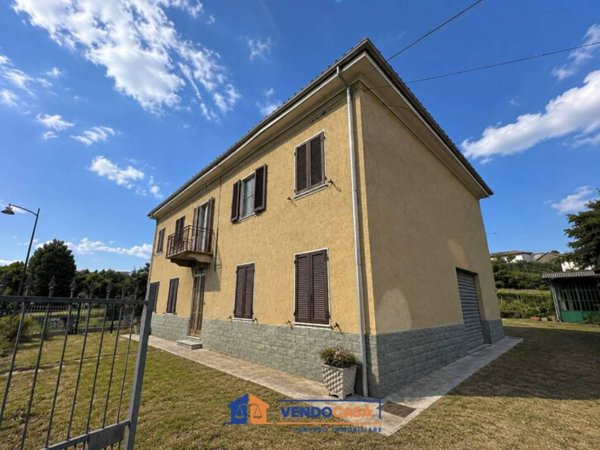 casa indipendente in vendita a Calamandrana in zona Quartino
