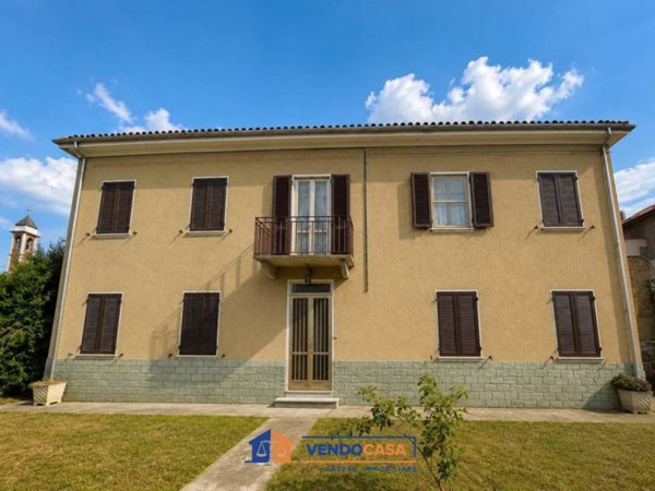 casa indipendente in vendita a Calamandrana in zona Quartino