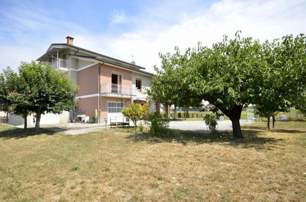 casa indipendente in vendita a Calamandrana in zona Quartino