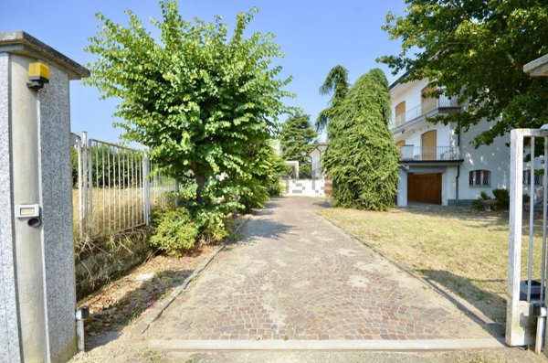 casa indipendente in vendita a Calamandrana in zona Quartino