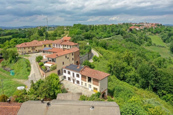locale di sgombero in vendita a Camerano Casasco