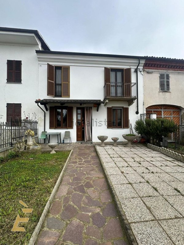 casa semindipendente in vendita a Camerano Casasco