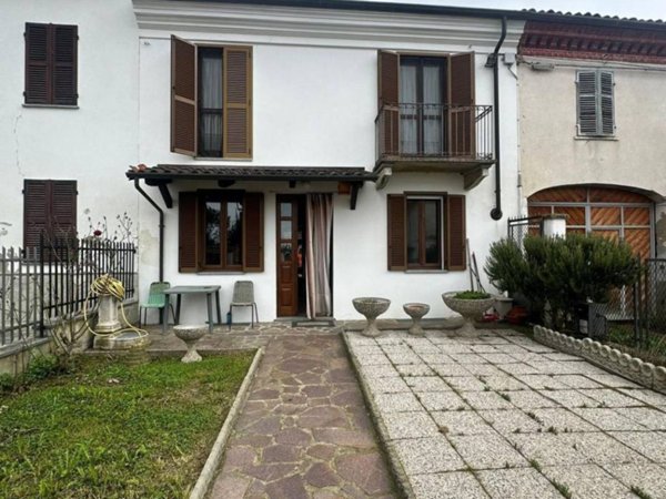 casa indipendente in vendita a Camerano Casasco