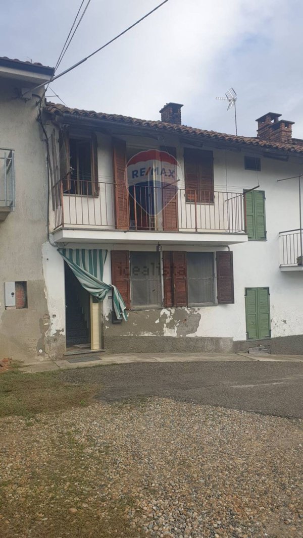 pentavano in vendita a Camerano Casasco