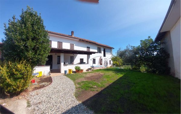 casa indipendente in vendita a Camerano Casasco