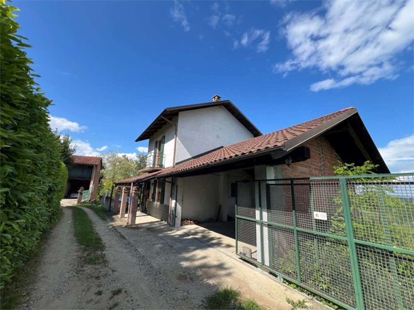 casa indipendente in vendita a Camerano Casasco
