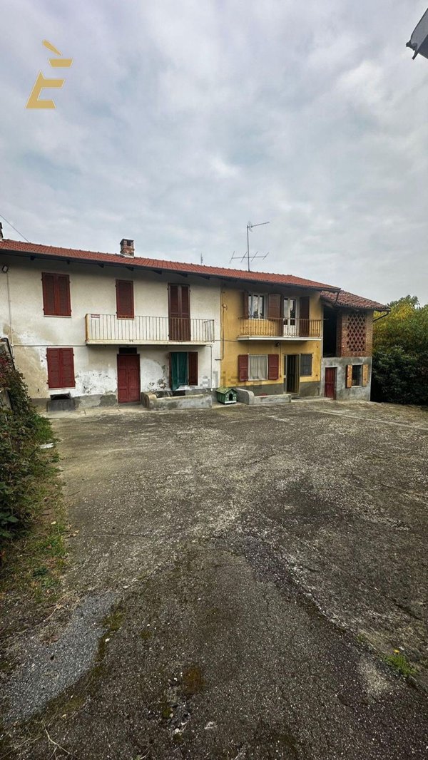 pentavano in vendita a Camerano Casasco