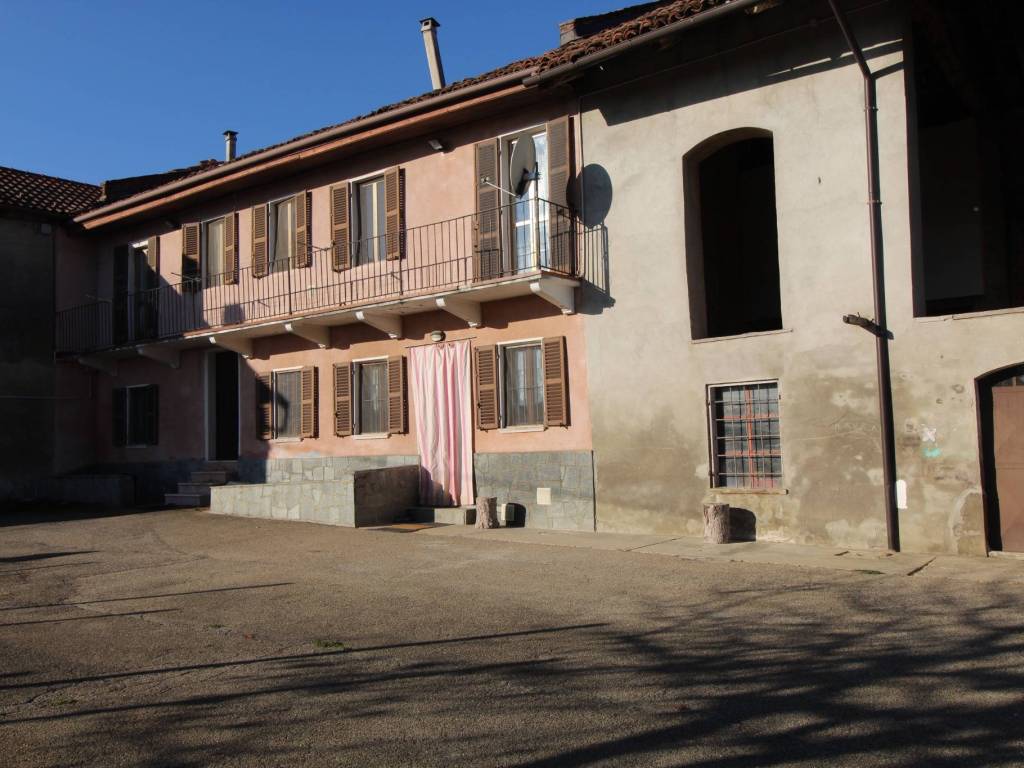 casa indipendente in vendita a Camerano Casasco
