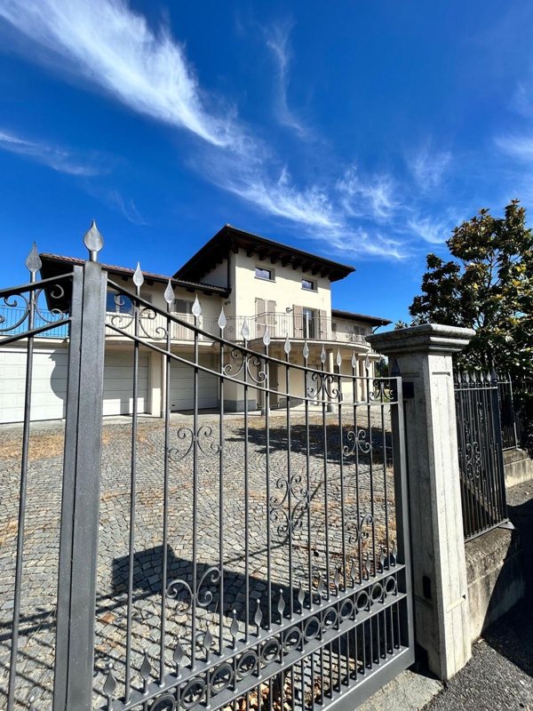 casa indipendente in vendita a Camerano Casasco