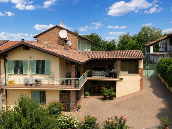 casa indipendente in vendita a Camerano Casasco