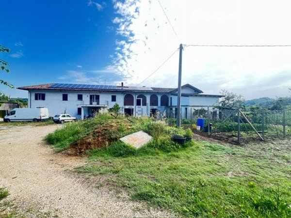 casa indipendente in vendita a Canelli