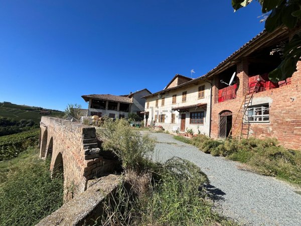 casa indipendente in vendita a Canelli