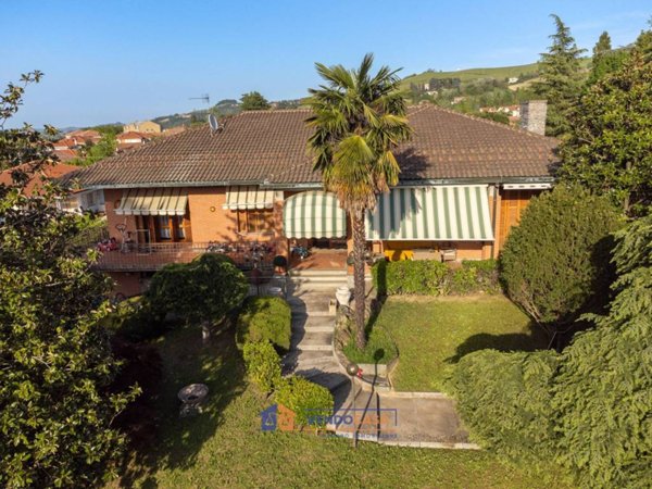 casa indipendente in vendita a Canelli