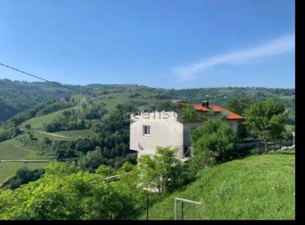 casa indipendente in vendita a Canelli