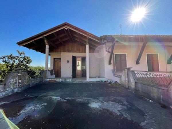 casa indipendente in vendita a Canelli