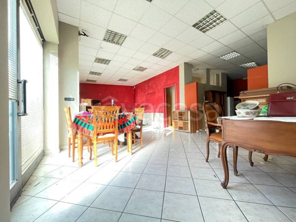 negozio in vendita a Canelli