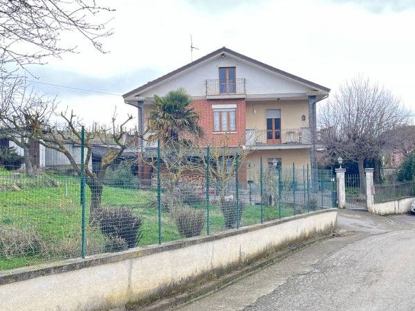 casa indipendente in vendita a Canelli