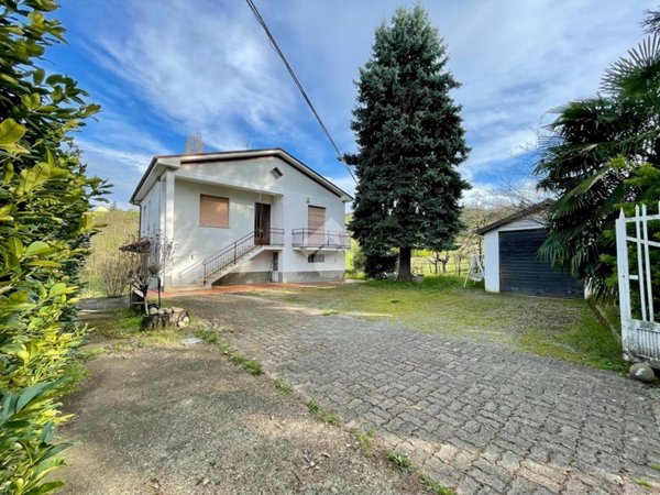 casa indipendente in vendita a Canelli