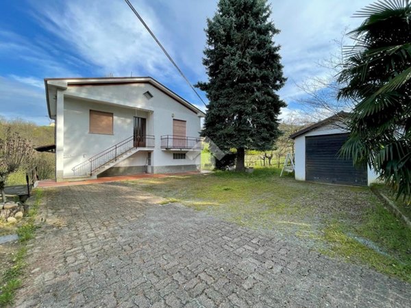 casa indipendente in vendita a Canelli