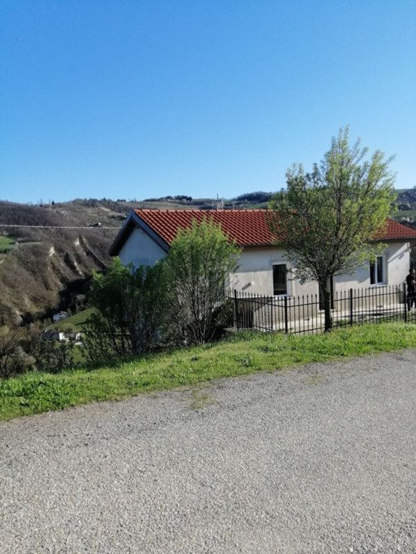 casa indipendente in vendita a Canelli