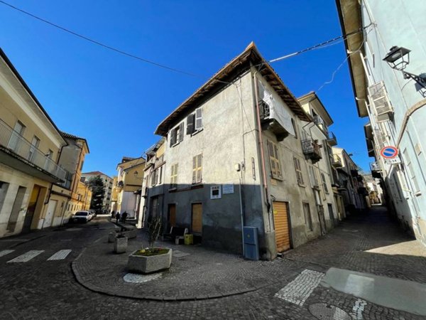 esavano in vendita a Canelli