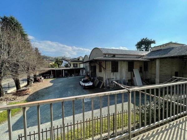 locale commerciale in vendita a Canelli