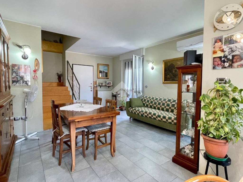 casa indipendente in vendita a Canelli
