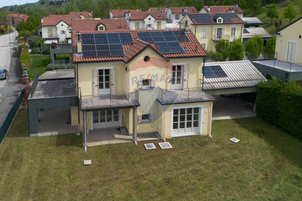 casa indipendente in vendita a Canelli