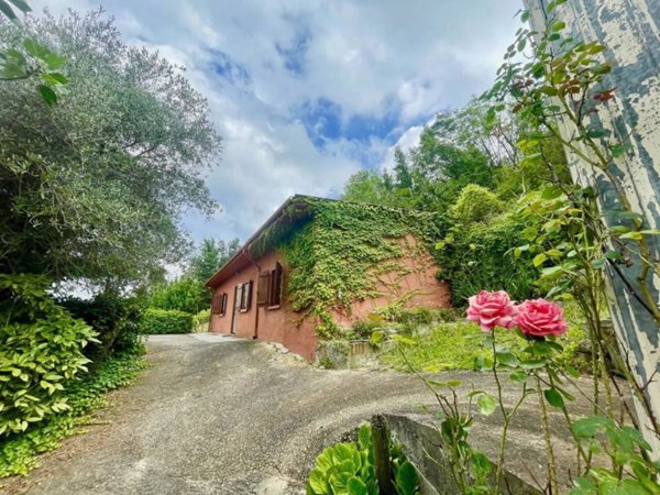 casa indipendente in vendita a Canelli