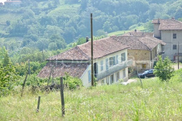 casa indipendente in vendita a Canelli