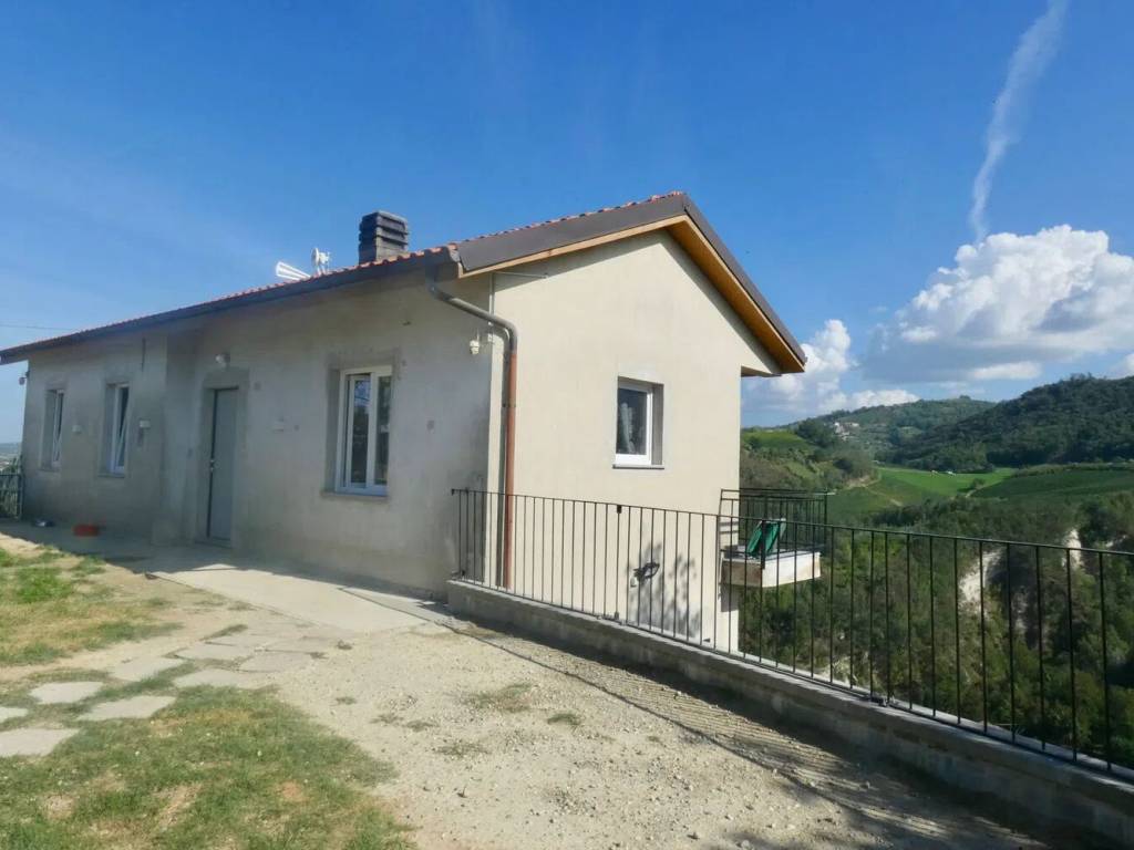 casa indipendente in vendita a Canelli