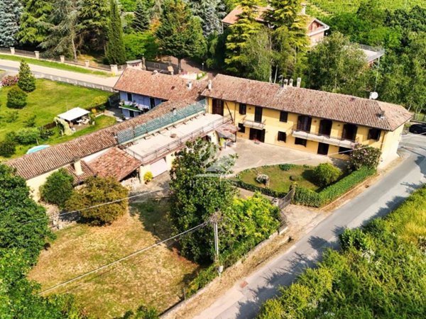 casa indipendente in vendita a Canelli