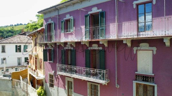 esavano in vendita a Canelli