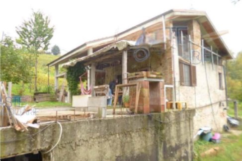 casa indipendente in vendita a Canelli