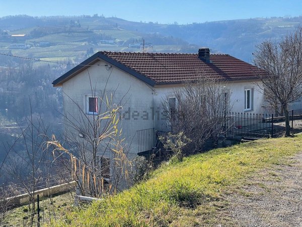 casa indipendente in vendita a Canelli