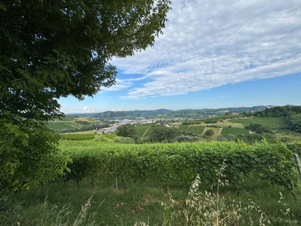 casa indipendente in vendita a Canelli