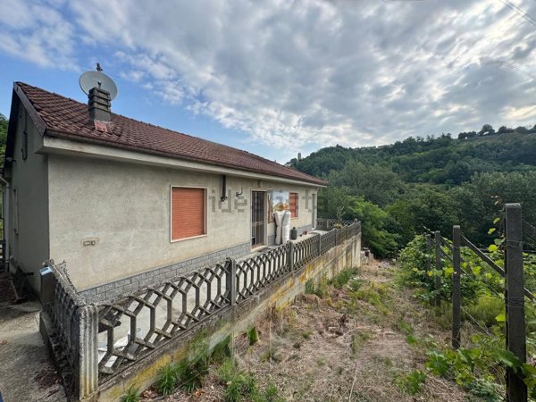 casa indipendente in vendita a Canelli