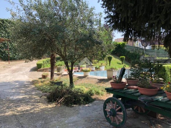 casa indipendente in vendita a Canelli