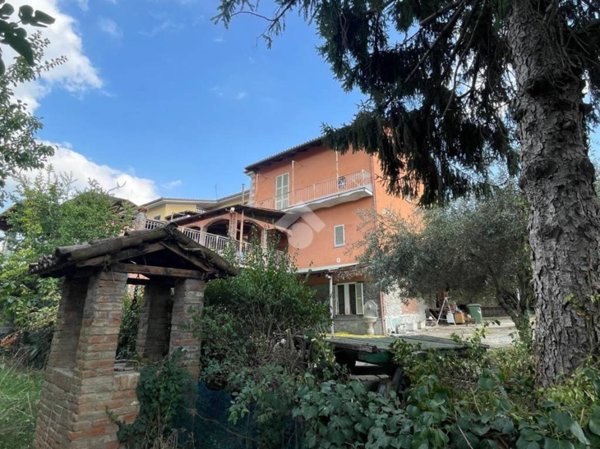 casa indipendente in vendita a Canelli