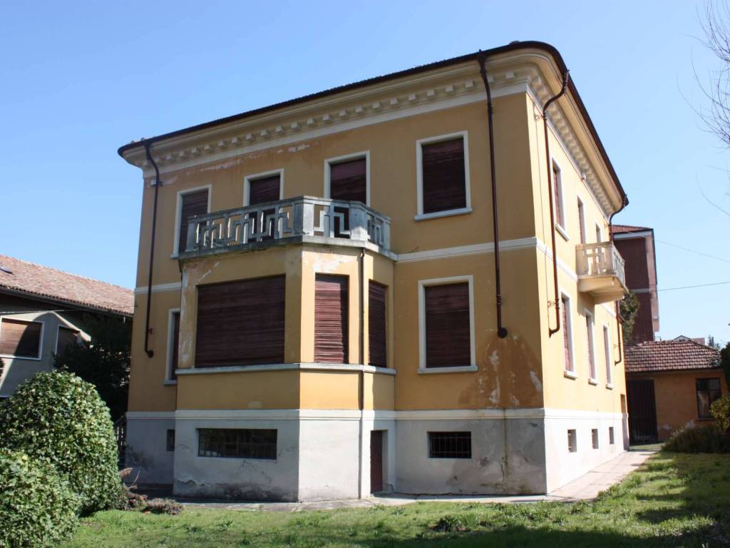 casa indipendente in vendita a Canelli