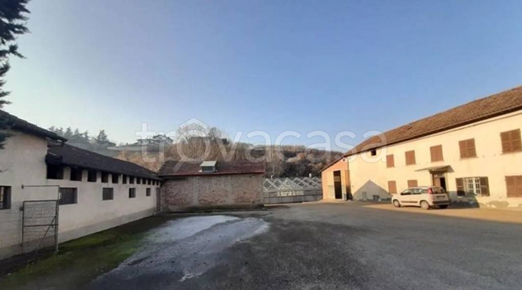 locale commerciale in vendita a Canelli