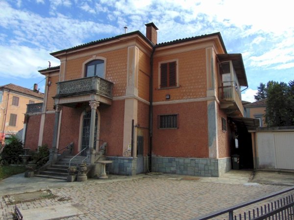 casa indipendente in vendita a Canelli