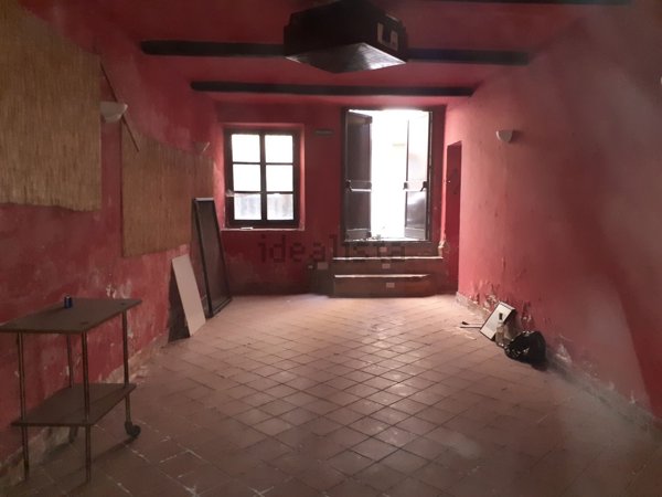 locale commerciale in vendita a Canelli