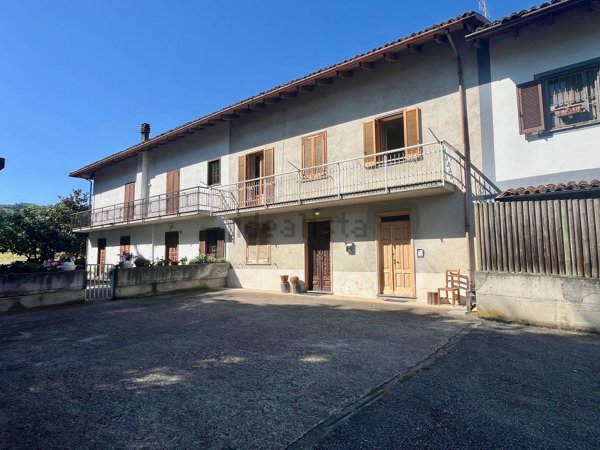 casa indipendente in vendita a Canelli