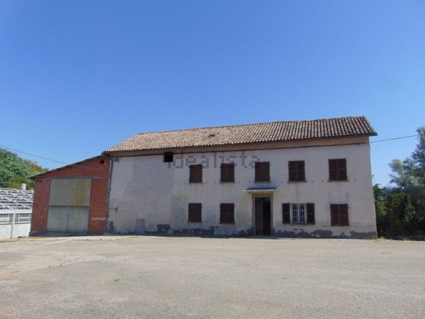 locale di sgombero in vendita a Canelli