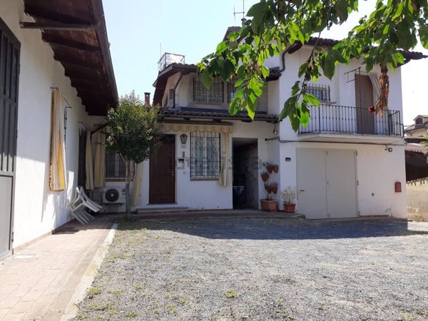 casa indipendente in vendita a Canelli