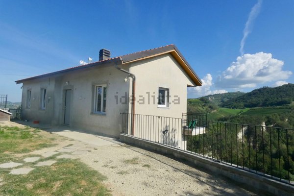 casa indipendente in vendita a Canelli