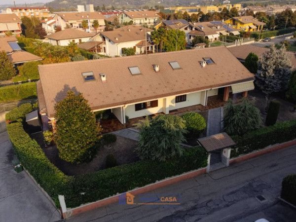 casa indipendente in vendita a Canelli