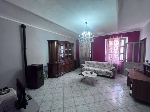 casa indipendente in vendita a Canelli