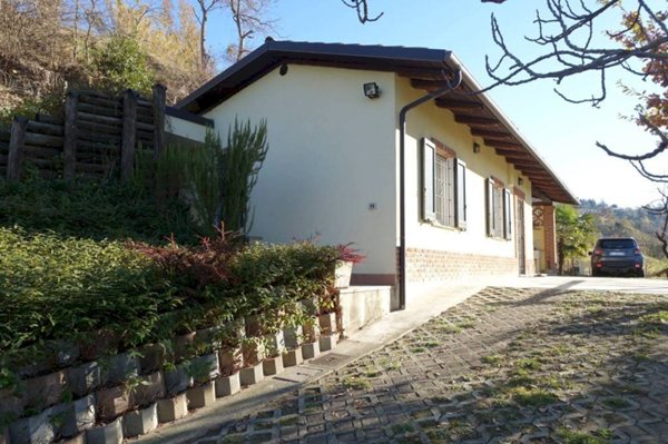 casa indipendente in vendita a Canelli